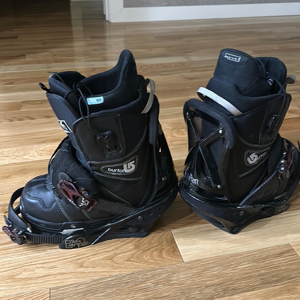 Black Burton Mint Snowboarding Boots with Escaped bindings from Burton/ Women/9